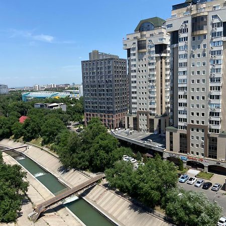 Квартира В Центре Алматы Ngoại thất bức ảnh