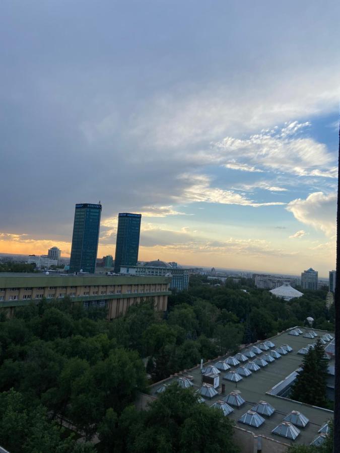 Квартира В Центре Алматы Ngoại thất bức ảnh