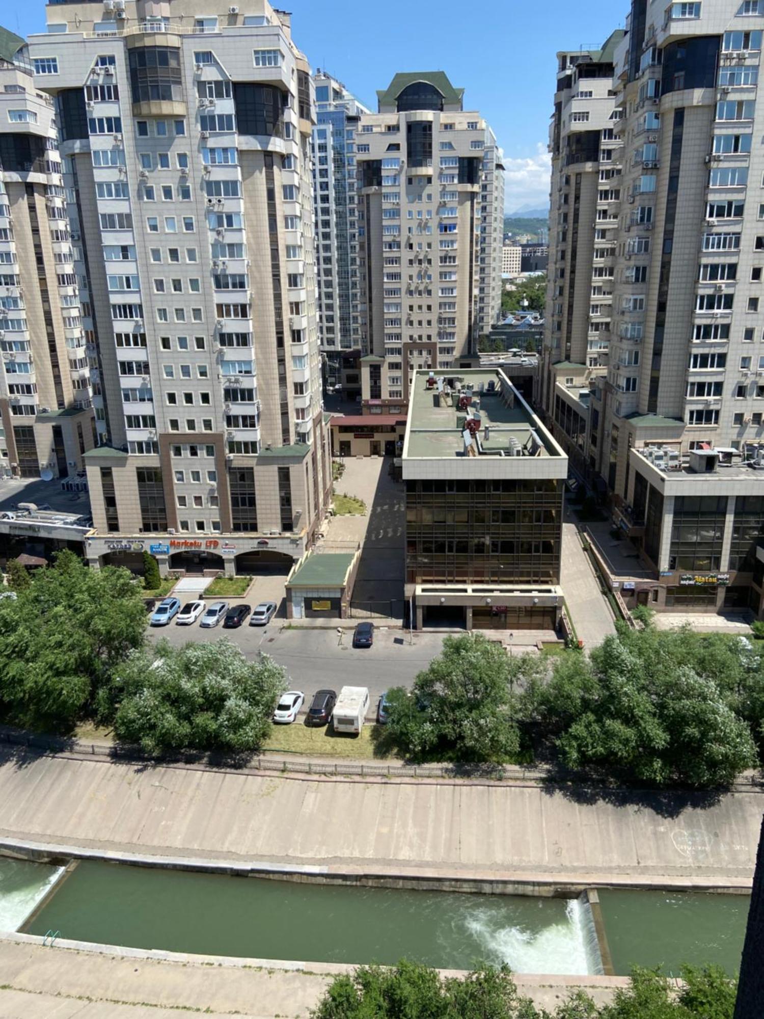 Квартира В Центре Алматы Ngoại thất bức ảnh